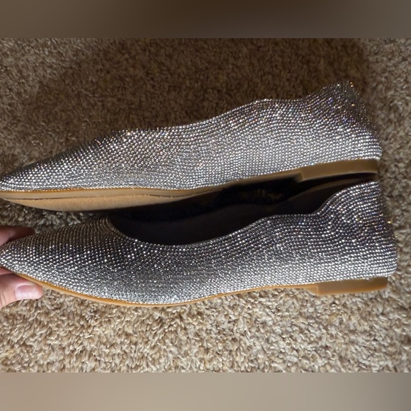 Like New! Gorgeous Gianni Bini Glittering Silver flats - Picture 6 of 7